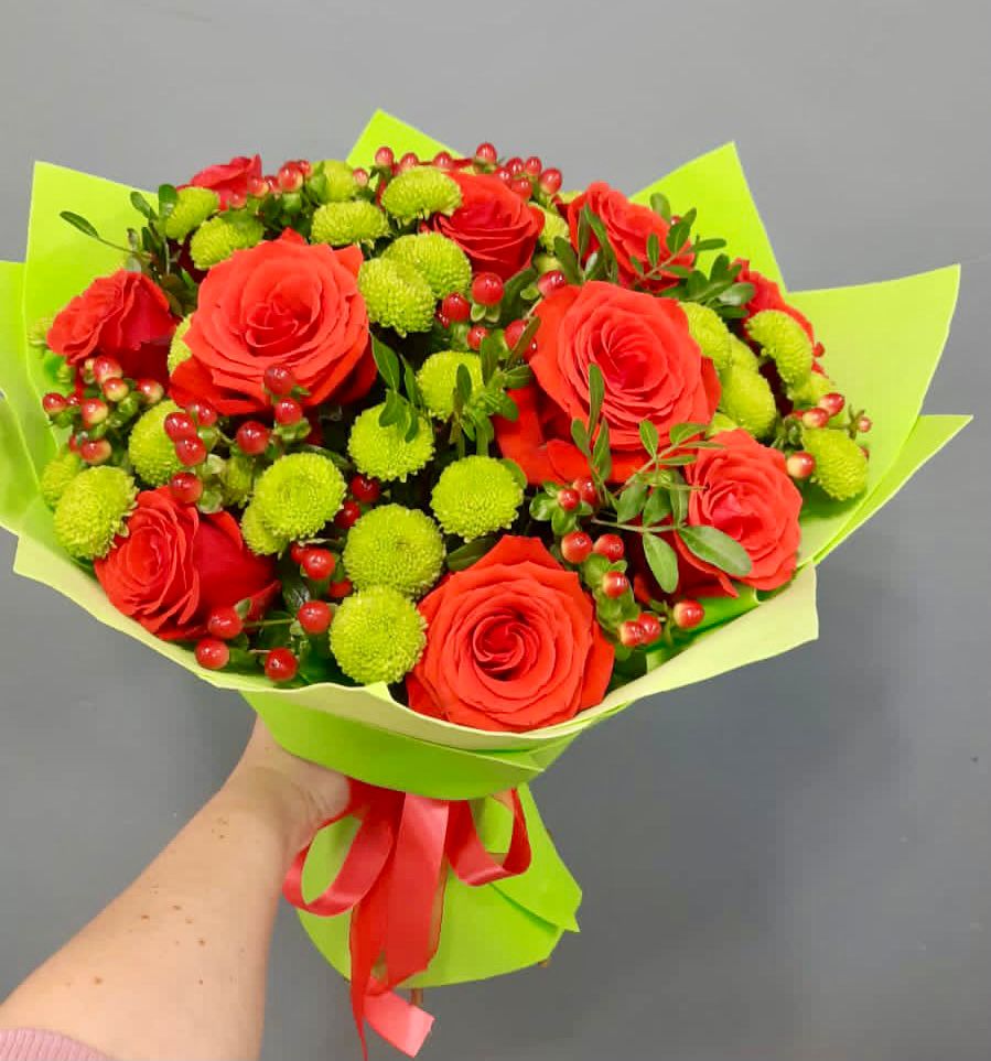 Букет цветов из: Хризантемы и Розы в Пятигорском