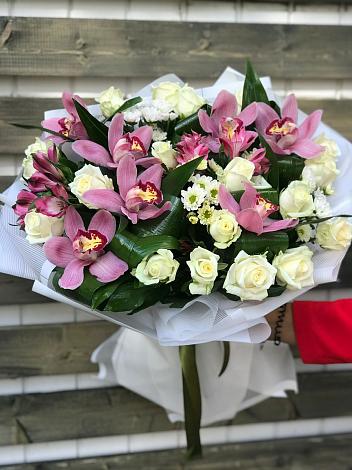 Букет цветов из: Розы и Хризантемы в Пятигорском