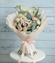 Букет цветов из:  Розы и Лизиантусы в Пятигорском