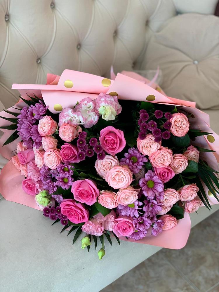 Букет цветов из: Хризантемы, Розы и Лизиантусы в Пятигорском