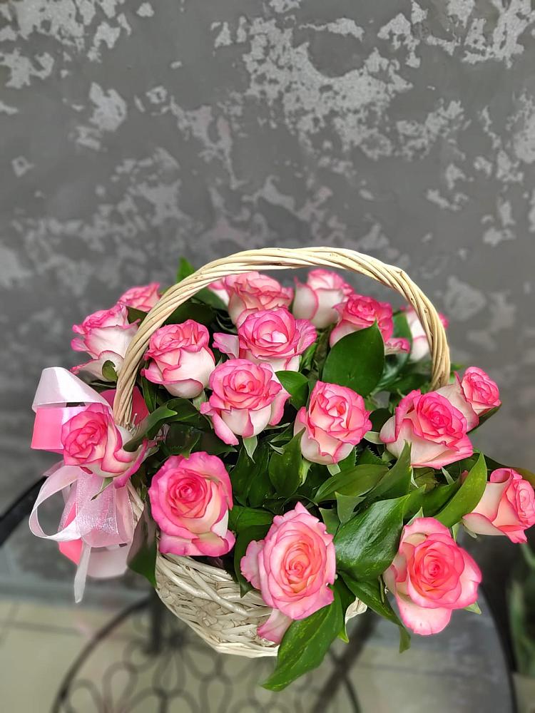 Цветочная композиция из Розы в корзине в Пятигорском