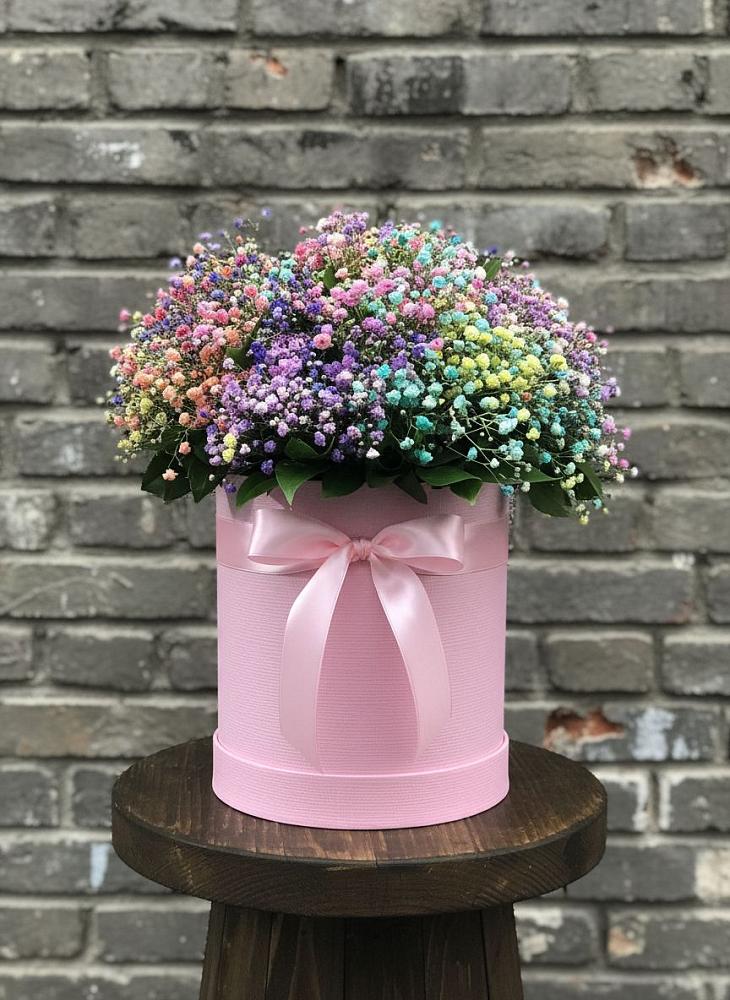 Цветочная композиция из Гипсофила и Розы в шляпной коробке в Пятигорском