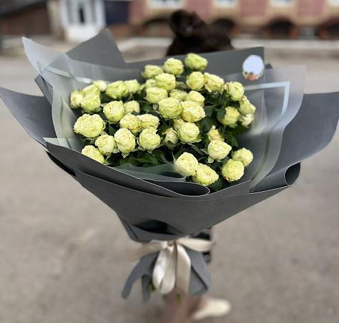 Букет Белые кустовые розы Солинеро в Пятигорском