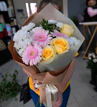 Букет цветов из:  Герберы, Розы и Хризантемы в Пятигорском