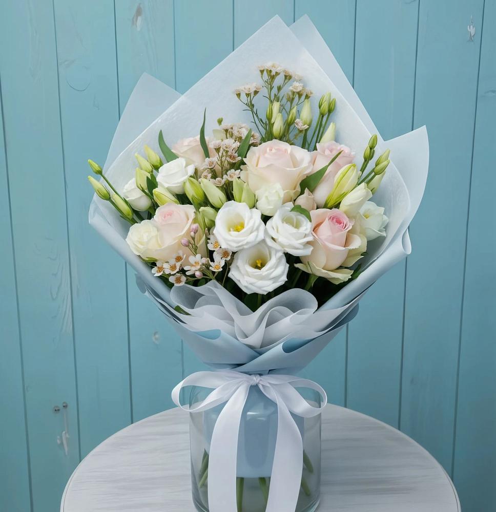 Букет цветов из: Розы и Лизиантусы в Пятигорском