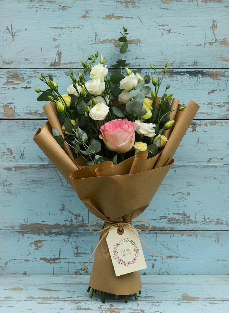 Букет цветов из: Розы и Лизиантусы в Пятигорском