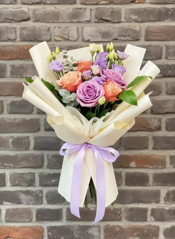 Букет цветов из: Лизиантусы и Розы в Пятигорском