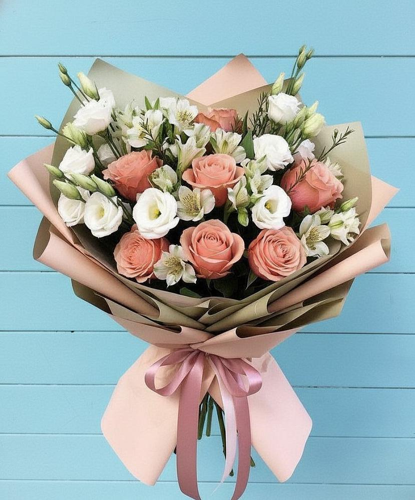 Букет цветов из: Розы, Альстромерии и Лизиантусы в Пятигорском