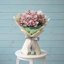 Букет цветов из:  Орхидеи и Розы #REPLACE_PRED# Пятигорском