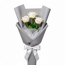 Букет 3 белые розы в Пятигорском