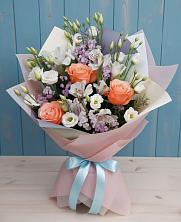 Букет цветов из:  Лизиантусы, Розы, Альстромерии и Гипсофила в Пятигорском