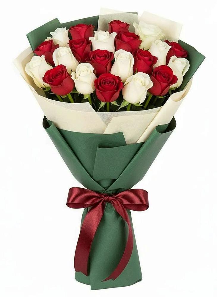Букет Микс из красных и белых роз в Пятигорском