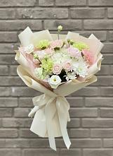 Букет цветов из:  Гвоздики, Розы, Лизиантусы и Хризантемы в Пятигорском