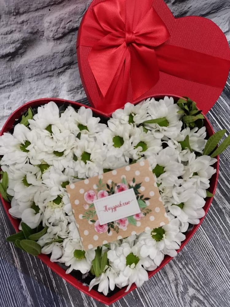 Цветочная композиция из Хризантемы в виде сердца в Пятигорском