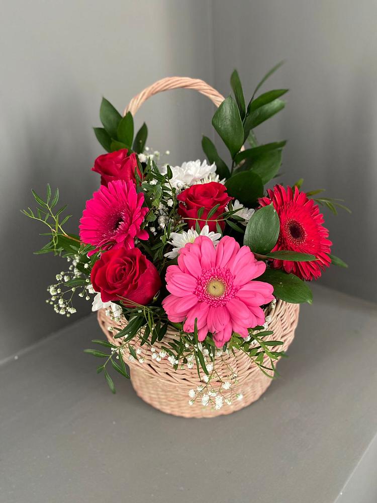 Цветочная композиция из Розы, Хризантемы и Герберы в корзине в Пятигорском