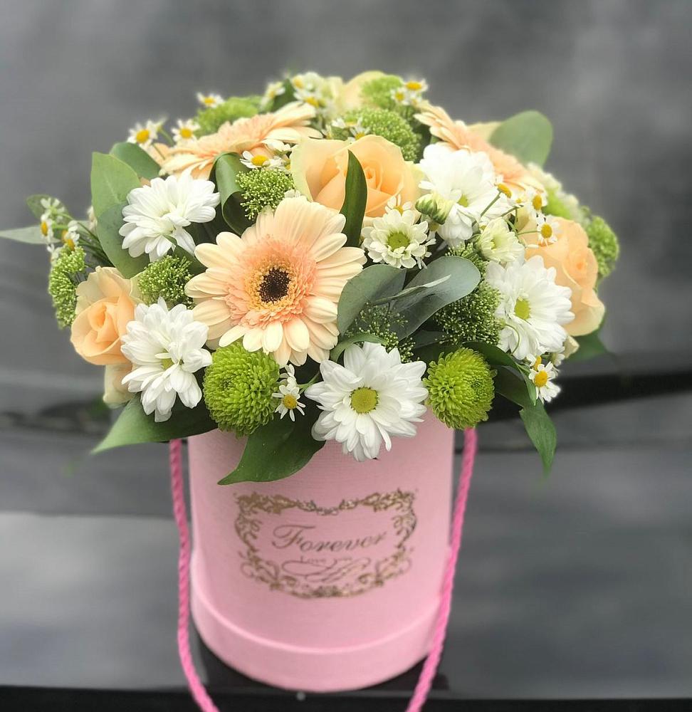 Цветочная композиция из Розы, Герберы и Хризантемы в шляпной коробке в Пятигорском