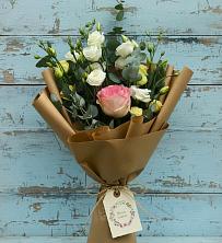 Букет цветов из:  Розы и Лизиантусы в Пятигорском