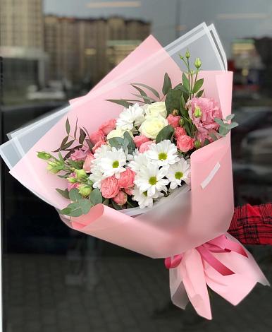 Букет цветов из: Розы, Лизиантусы и Хризантемы в Пятигорском