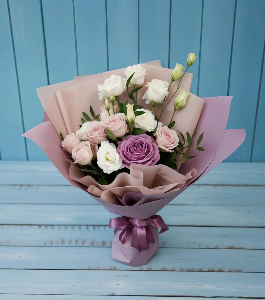 Букет цветов из: Розы и Лизиантусы в Пятигорском